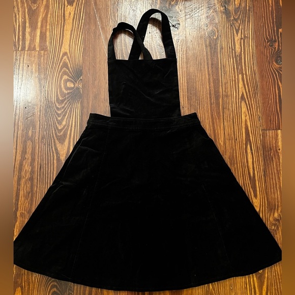 MODCLOTH Cupcake Consultant Pinafore Black Velvet Overall - Picture 2 of 8